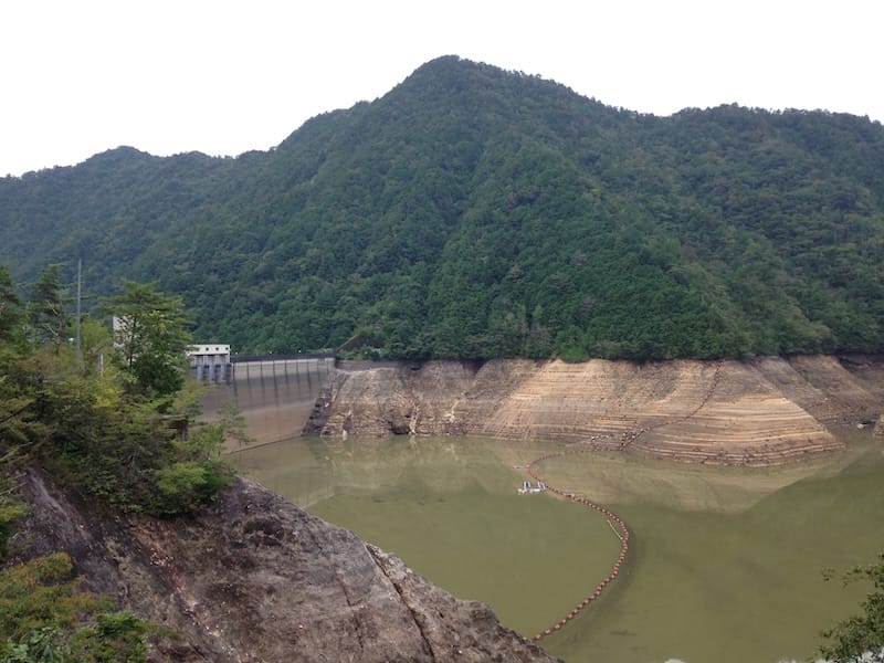 水不足になりゃダムを、電力不足になりゃ原発を、ってことか