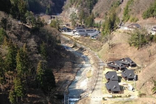 かじかの湯・あの年の４月と下條村