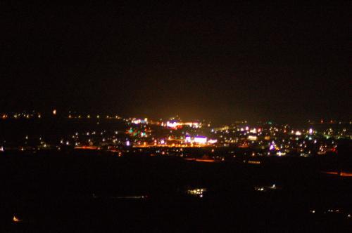 清滝寺通夜堂にて、土佐市内の夜景