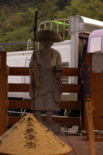 佐賀温泉へんろ小屋の中の弘法大師像