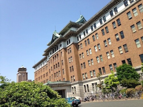 名古屋市役所　タクシーが停まっています