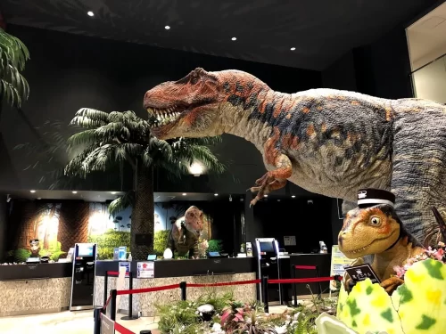 変なホテルロビーのティラノザウルス