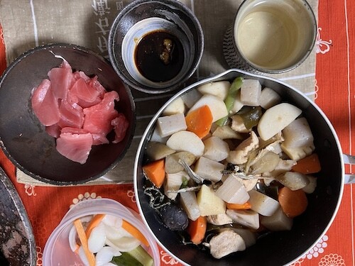 冷凍野菜と鶏肉の煮物　本日の食事