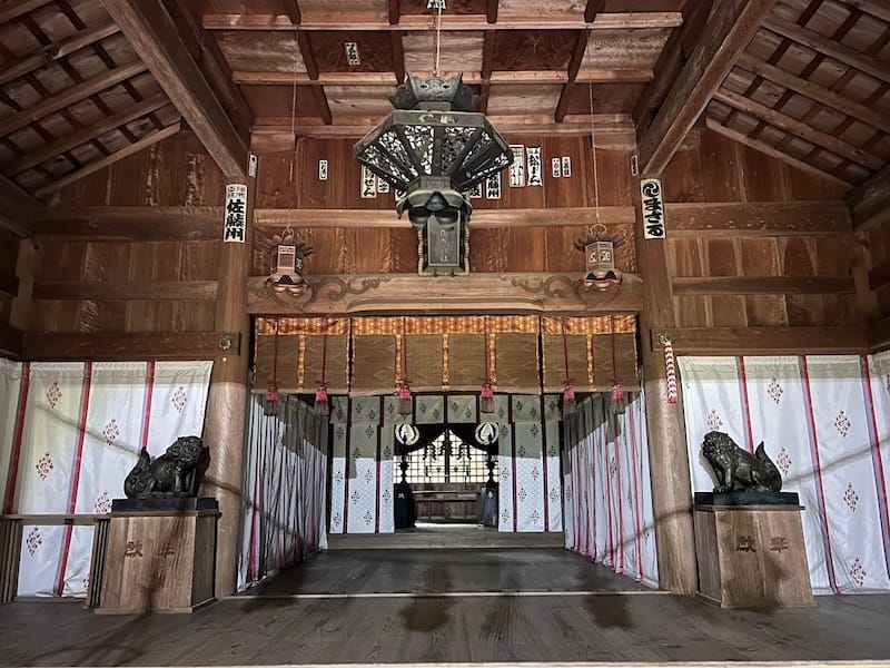 拝殿内