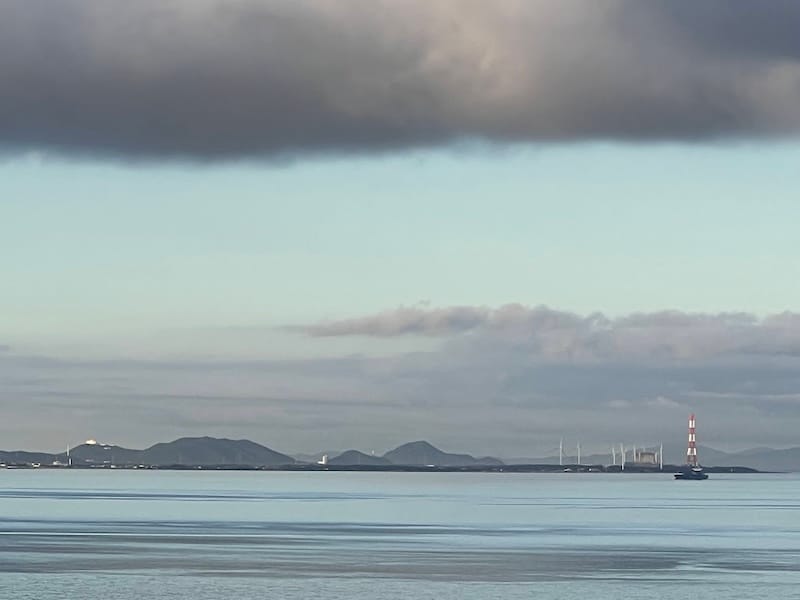 渥美半島、伊良湖岬が見える