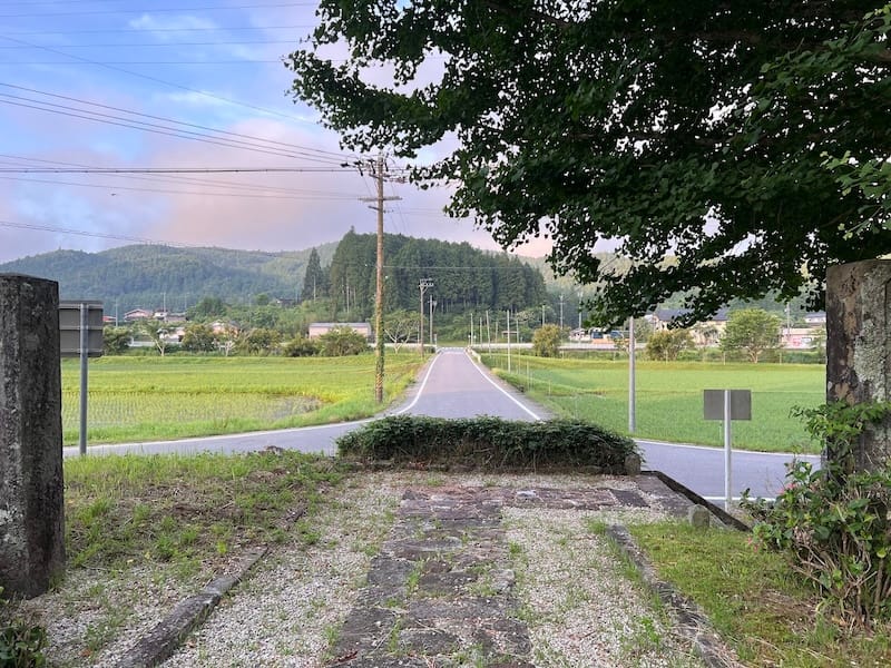 大蔵寺参道から国道方面