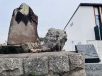 入戸野貞伯翁墓碣表と伊能忠敬宿泊地跡碑