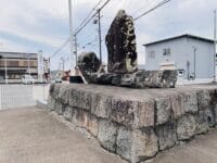 貞伯翁墓碣表と伊能忠敬宿泊地跡碑 後方から