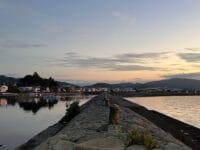 稲生港から見える形原城