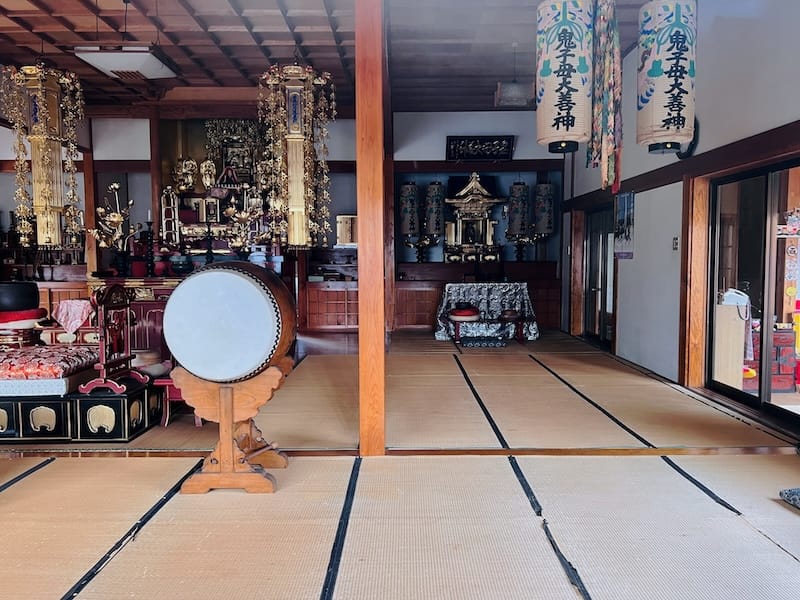 妙厚寺本堂外陣から