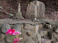 お妙塚と五輪塔