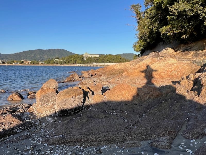 竹島の採石場 – 残石