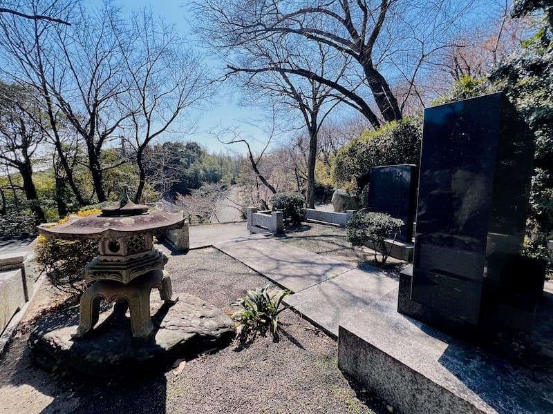 わすれじの碑　後方から