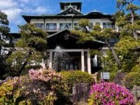 蒲郡クラシックホテルのツツジ　ホテル正面