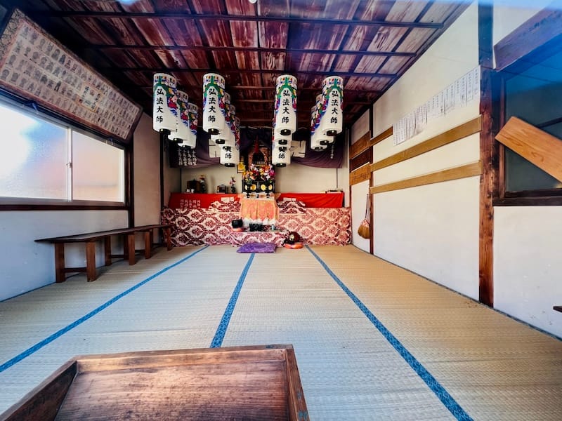 大師堂　堂内