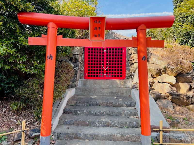 海蔵古墳に造られた参道