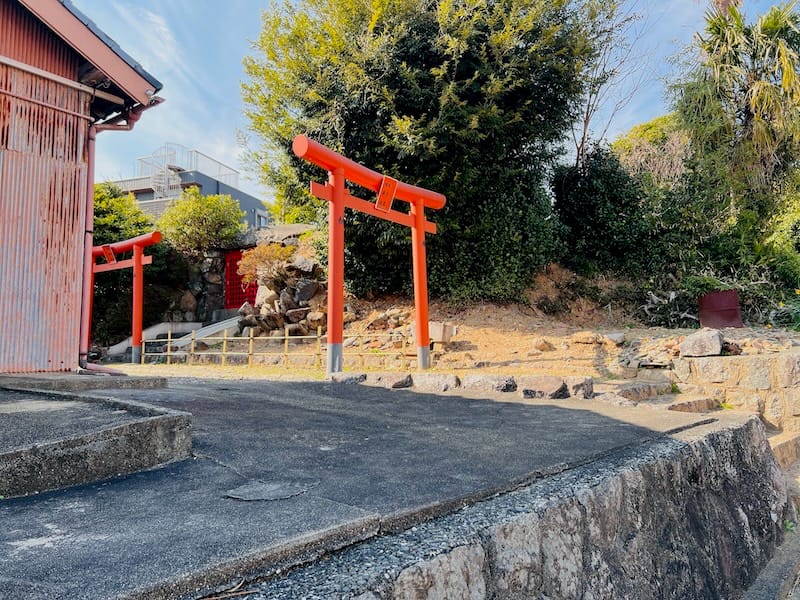 海蔵古墳入口の太子堂稲荷社鳥居