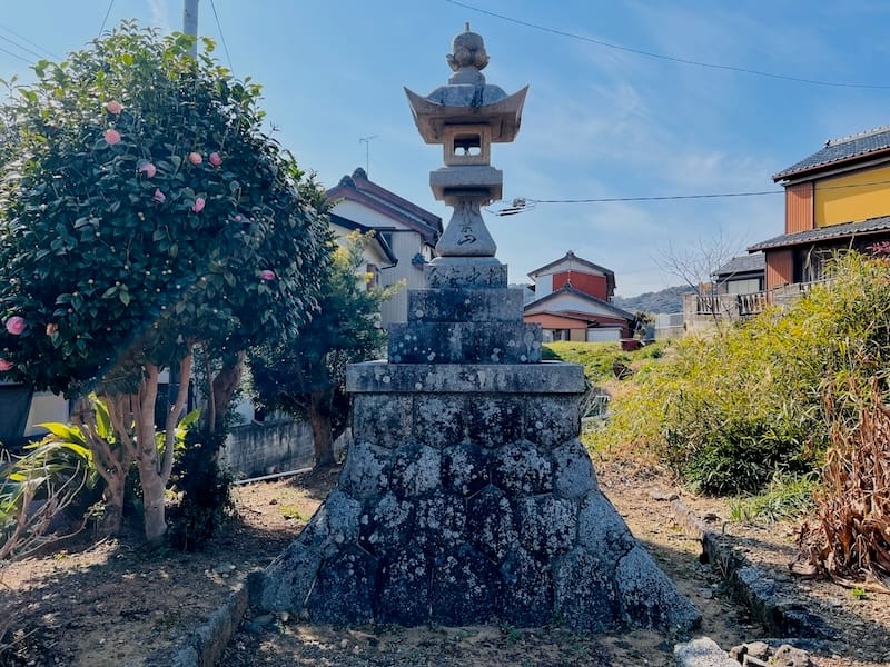 太子堂境内の秋葉山常夜燈