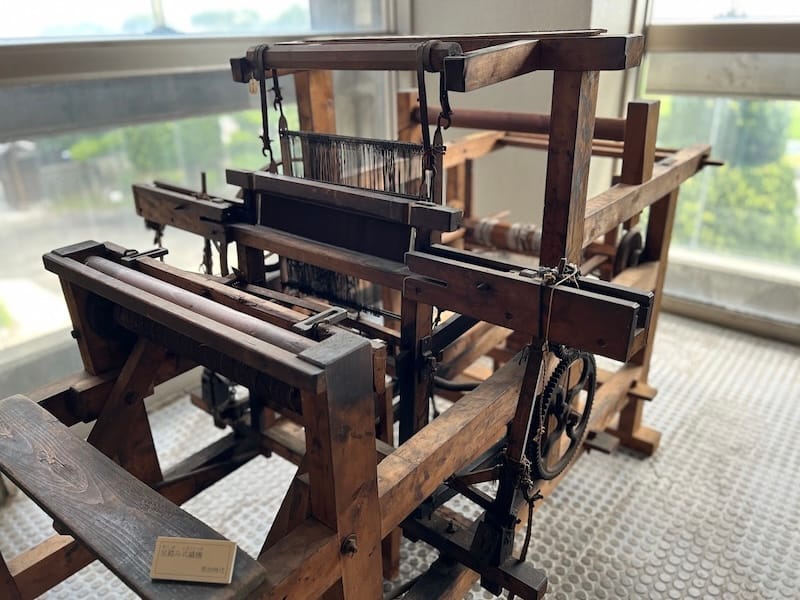 足踏み式織機　蒲郡市博物館展示品