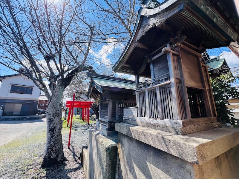 高月稲荷社　社殿