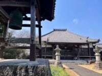 妙厳寺　梵鐘と本堂