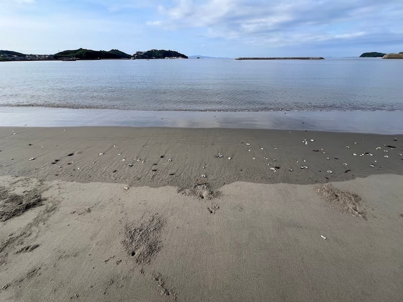 竜田浜と知柄漁港 – 西浦町