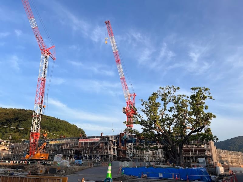 平坂街道から工事中の校舎