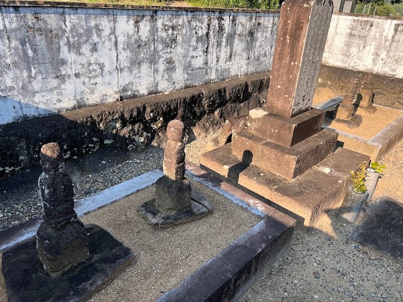 竹谷松平四代の五輪塔