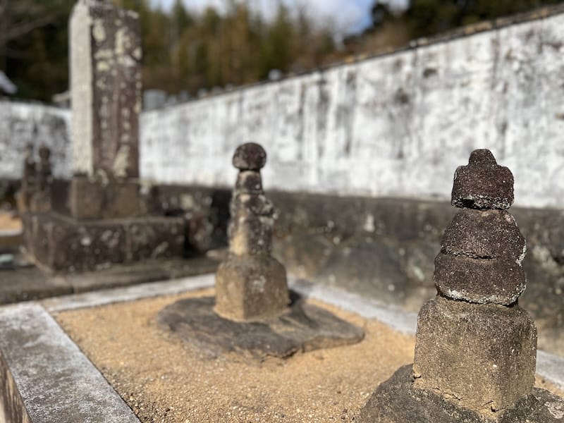 竹谷松平四代の五輪塔