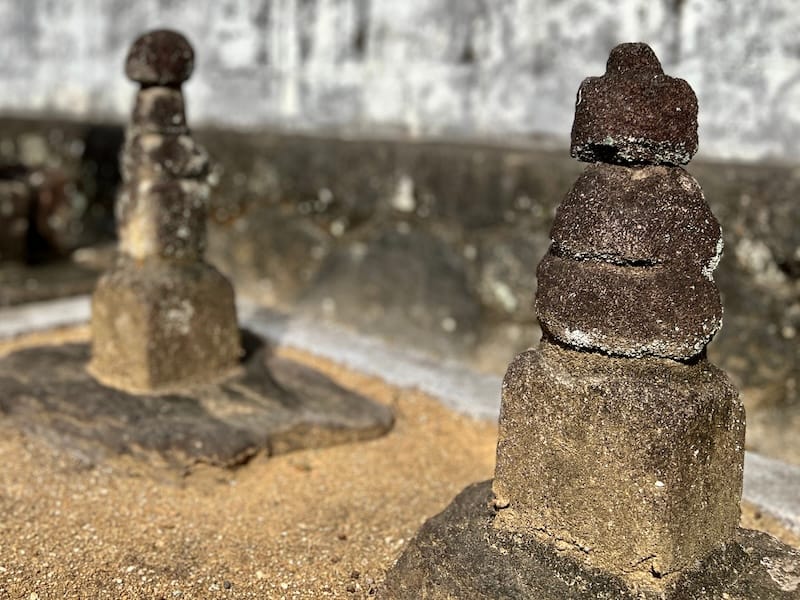 竹谷松平四代の五輪塔 – 月輪墓地