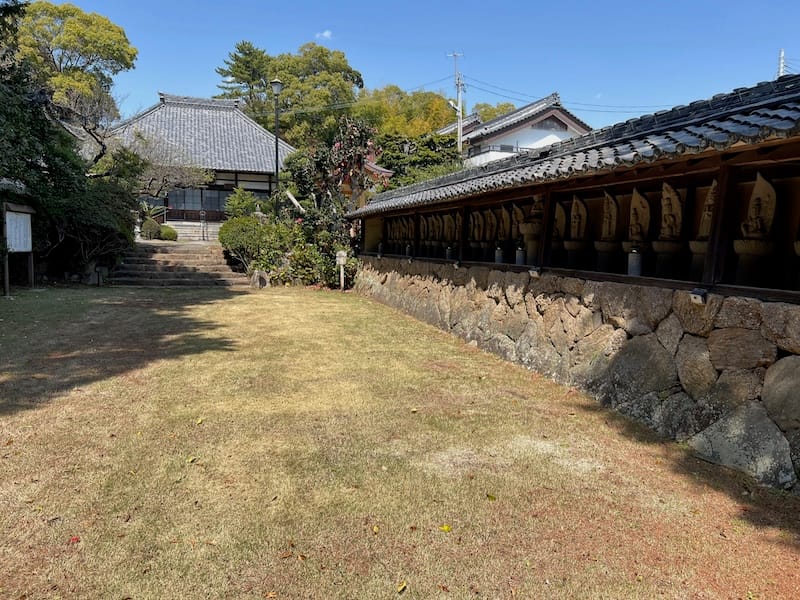 参道の三十三観音