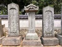 天啓院の墓 左から家清、おきんの方、忠清