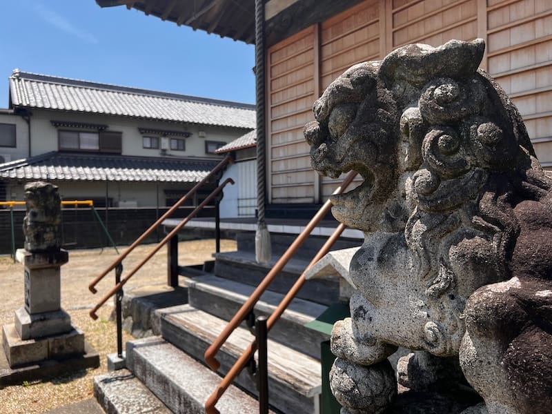 境内 狛犬と本殿