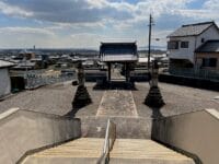 長興寺 本堂から山門と三河湾