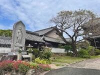 玉泉院　山門前