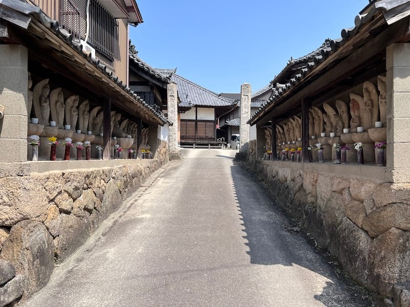 三谷の観音寺 参道