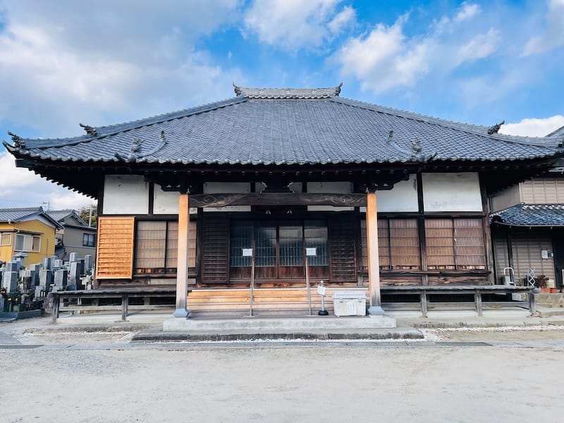 三谷の観音寺 本堂正面