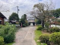 参道　正面惣門　左に光正院、右が玉泉院