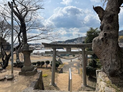 宝喜神社 – 美しい一色の山間