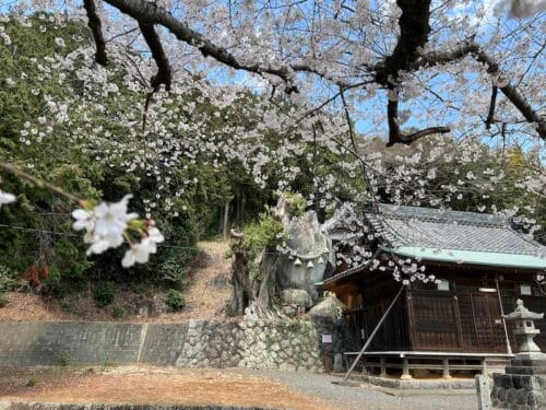 岩上神社 – 恋愛成就・夫婦和合の岩神様