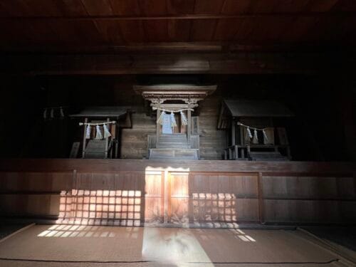 御鍬神社（竹島） – 凶作を背景に五穀豊穣を願った神社