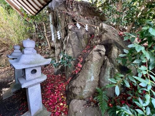 大巌神社 – 拾石神社との関係