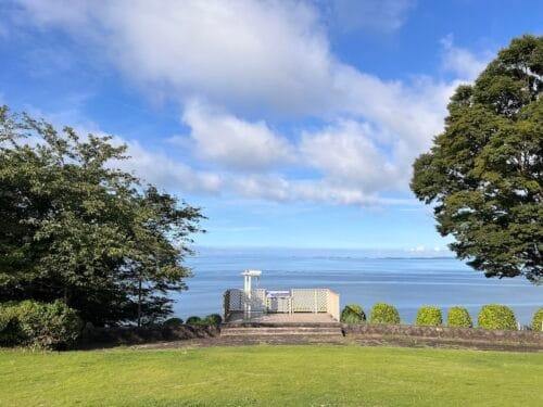 夕日が彩る丘 ・真実の鐘 – 西浦町