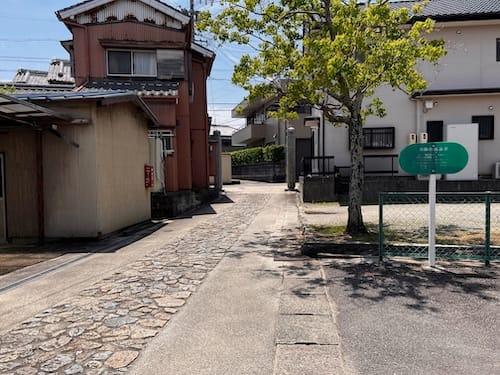 馬場チビッコ広場前と光忠寺参道