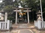 素盞嗚神社正面　大門常夜燈