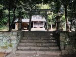 聖神社　正面石段から