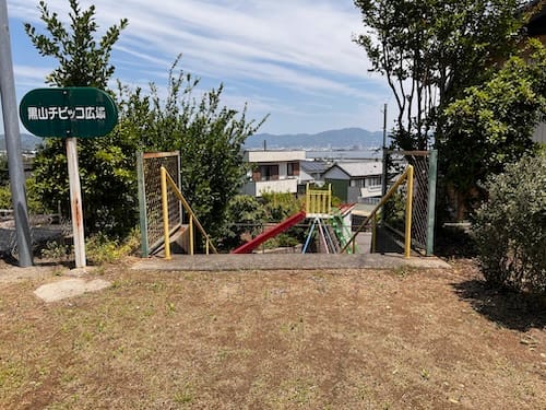 黒山チビッコ広場　入口から蒲郡の山