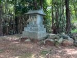 西の宮　石の祠