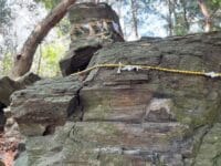 お皿様　聖山山頂の磐座