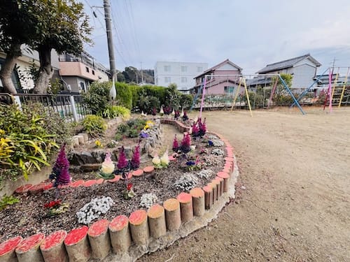 知柄児童遊園地 入口花壇